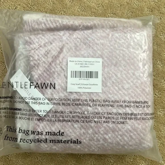 Pink and white scarf - Picture 3 of 3